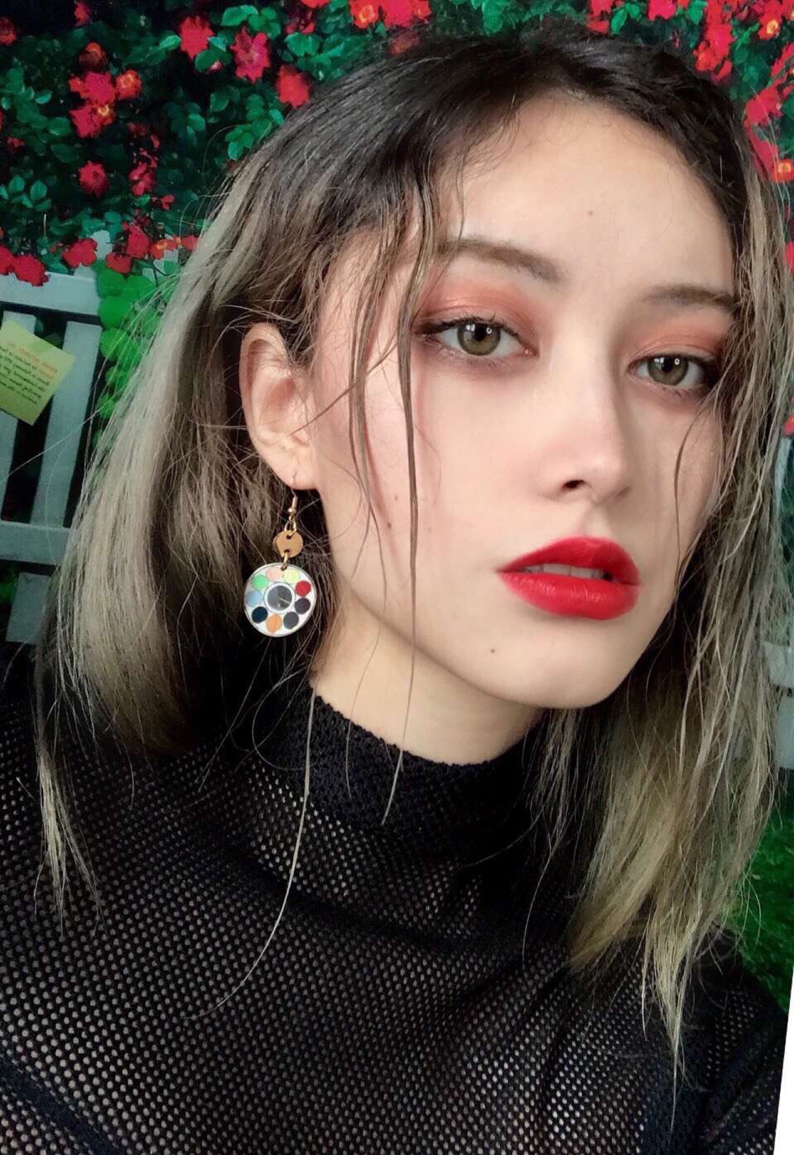 更深邃迷人,色彩的结合起来体现不一样的独特味道,上演深邃迷离的效果