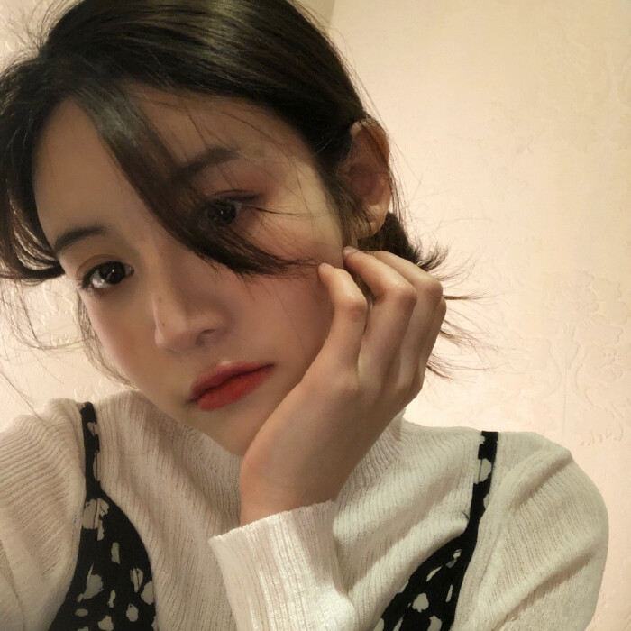 雨天:小清新女头像