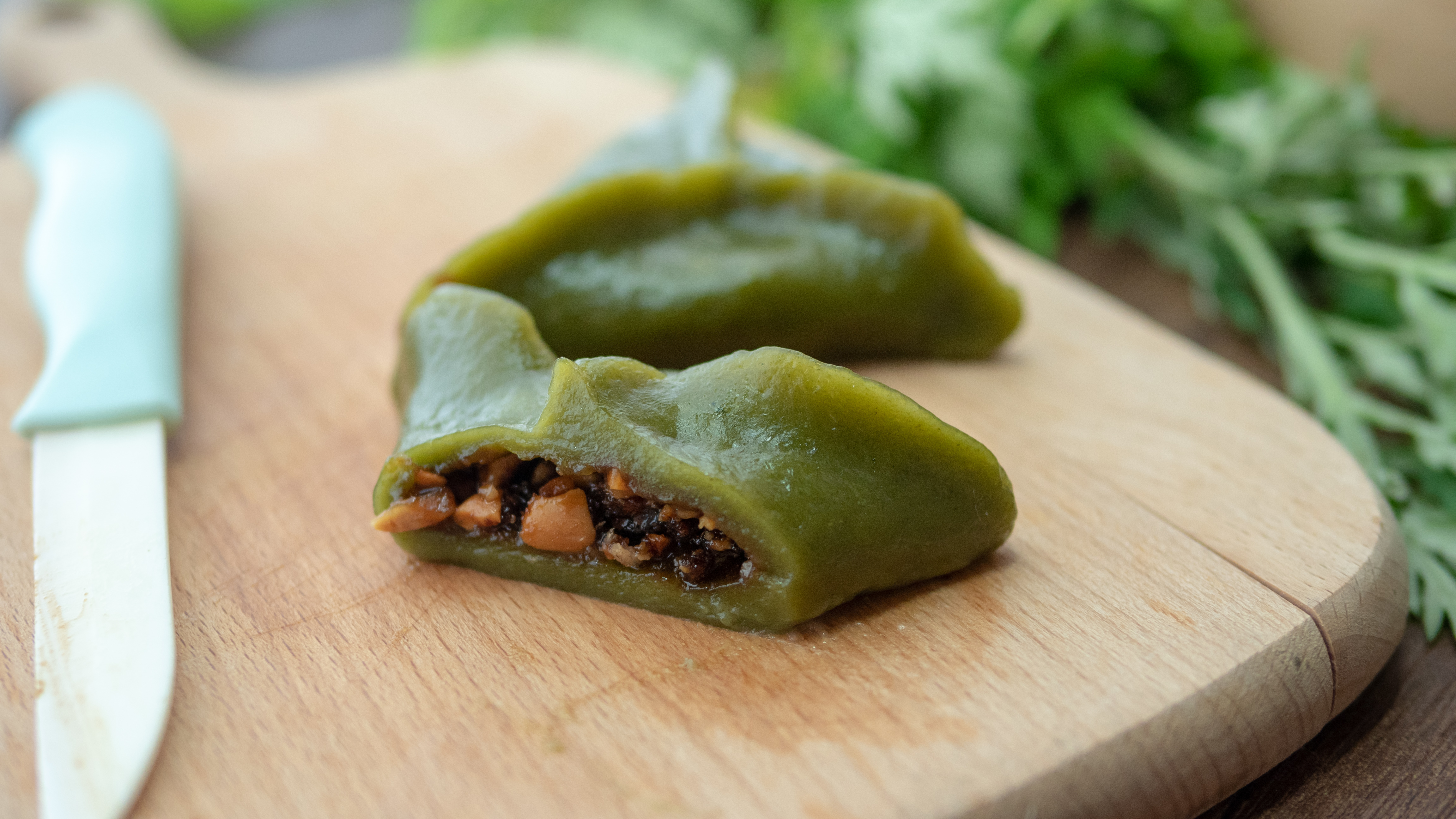 这种叫清明粿的小吃,只有在春天才能吃到哦!