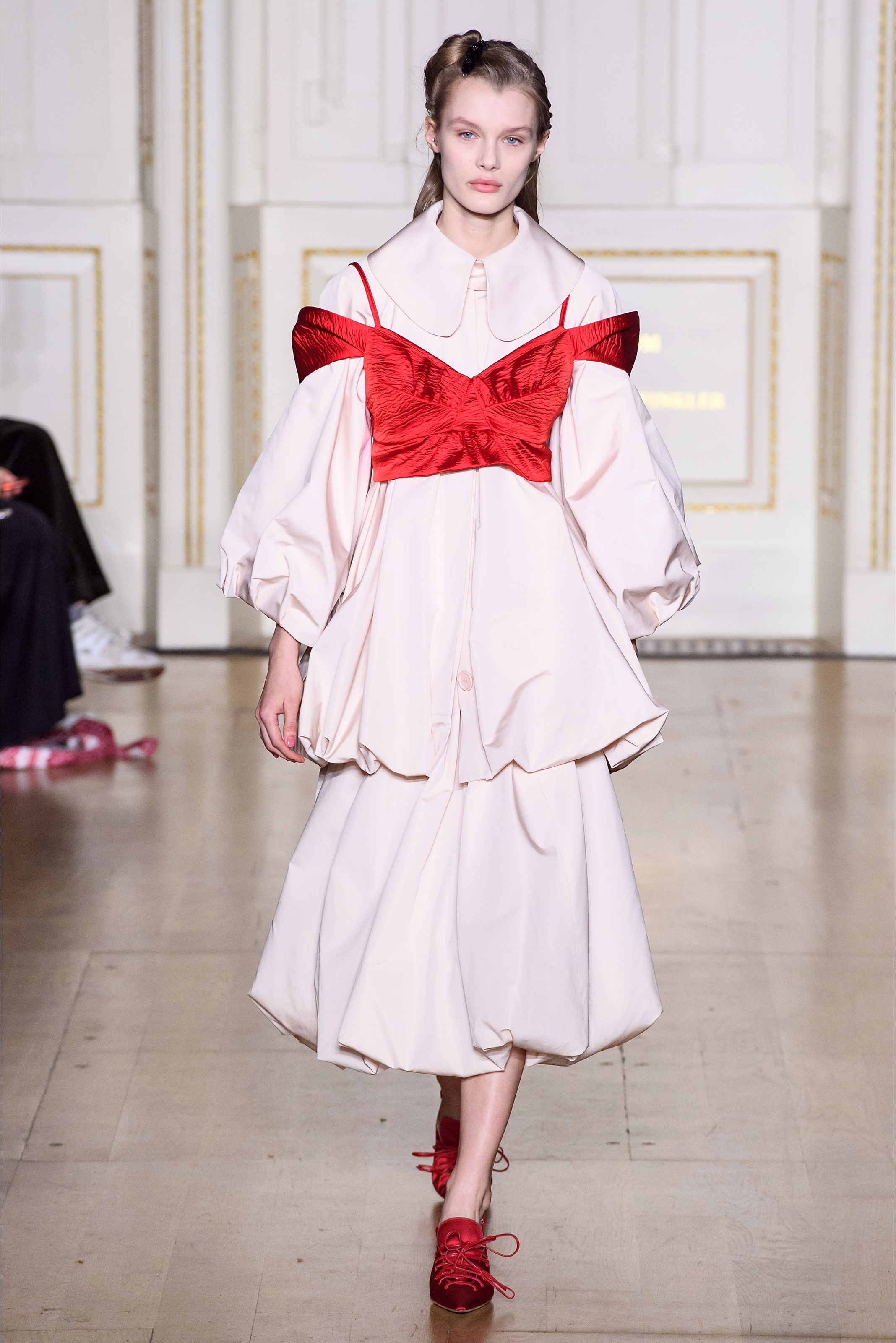 西蒙娜·罗莎 (simone rocha)2019伦敦时装周秋冬高级成衣发布秀