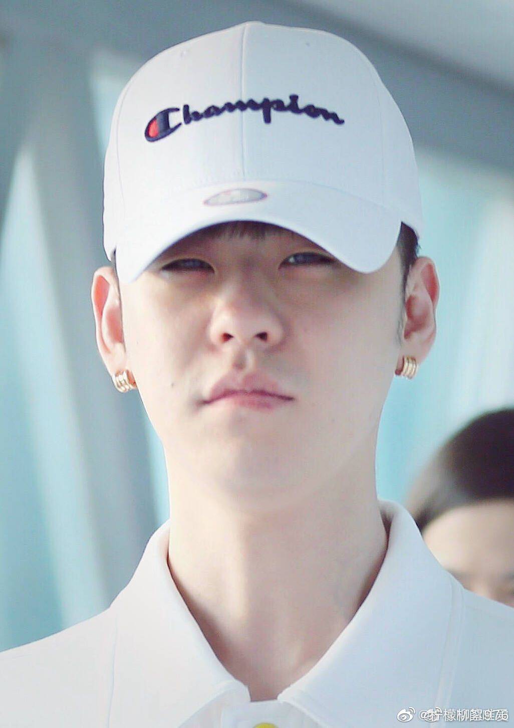 张云雷,德云社,辫儿哥哥,壁纸,高清(4月22日飞往重庆机场照)