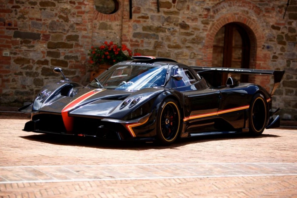 帕加尼交付了第一台zonda revolution超级跑车,该车将成为zonda车系中