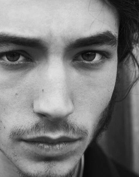 埃兹拉·米勒 ezra miller