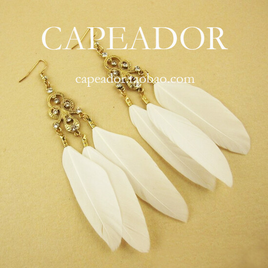 金色 镶钻 白色和粉色 羽毛耳环 耳环尺寸11.5C