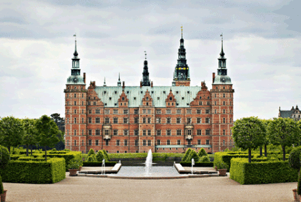 哥本哈根北部的菲德烈堡古堡(frederiksborg castle)是很有名的一座