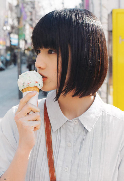 短发女人也可以性感和可爱