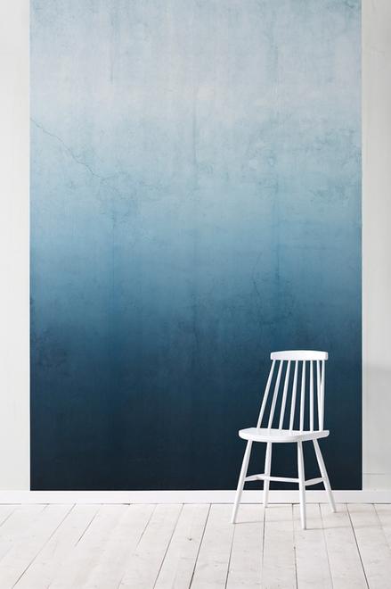 深蓝色壁纸,孤独的座椅,淡淡的忧郁感