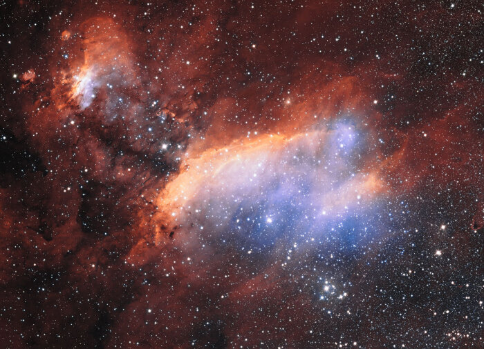 4628, 位于心宿二(antares)的南边,亦即在满是星云的天蝎座(scorpius)