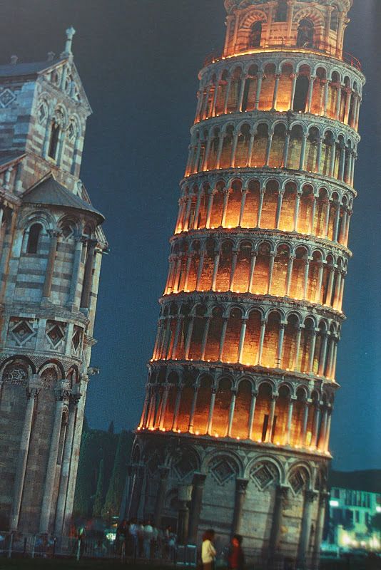 the leaning tower of pisa, italy