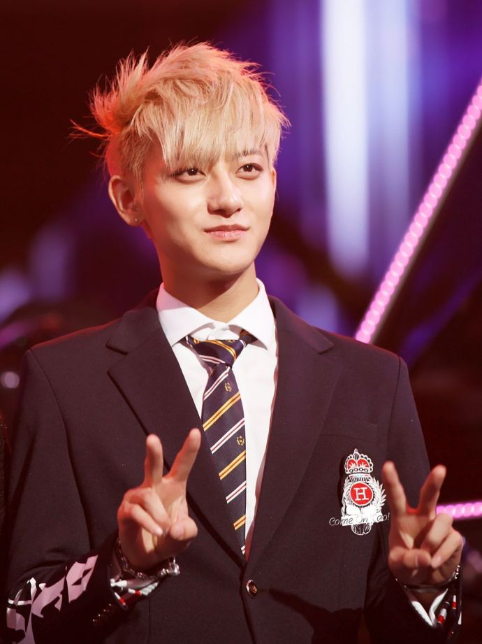 黄子韬 tao exo