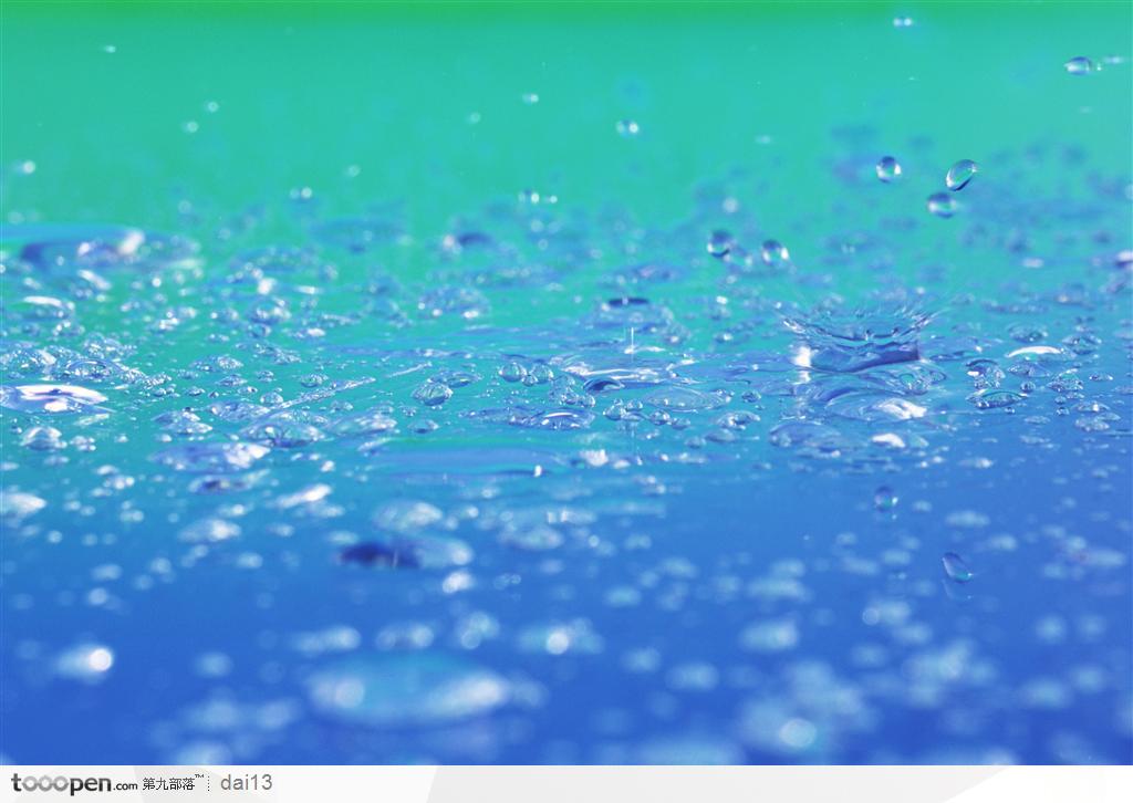 水精灵-雨水溅起的漂亮水花图片动态图片素材下载,现在加入素材公社