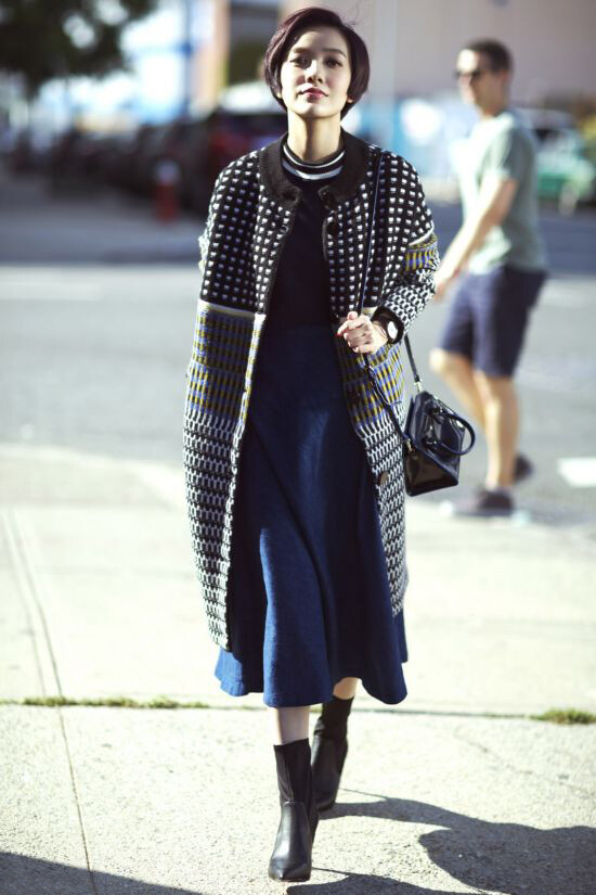 郭采洁 郭采洁穿着格子大衣,黑白灰三色…-堆糖