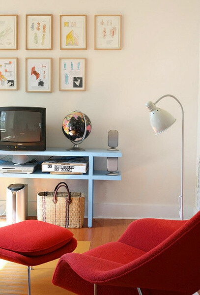 简洁的电视机柜和墙上的画,喜欢,可以放在客卧