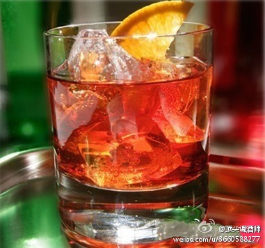 【尼克罗尼(negroni)】 材料:金酒 2盎司 金巴利酒 1盎司 甜味美思 1