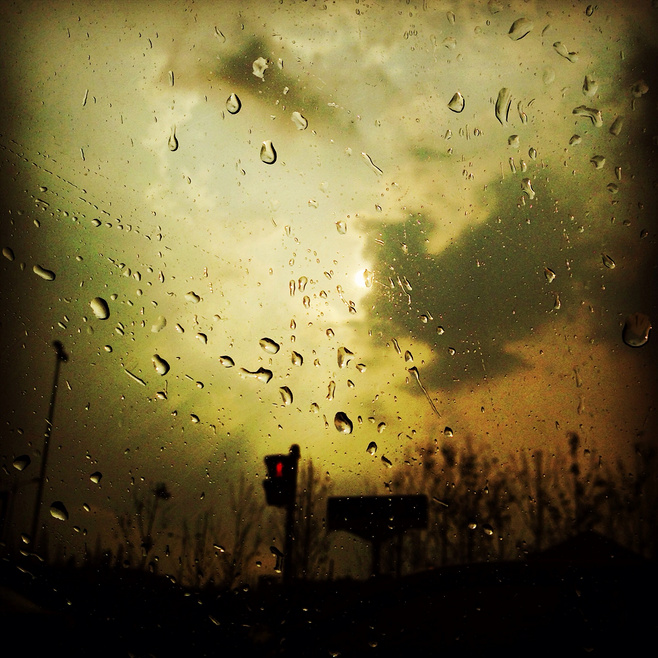 窗上的雨水,天空在哭泣 摄影 雨天 心情