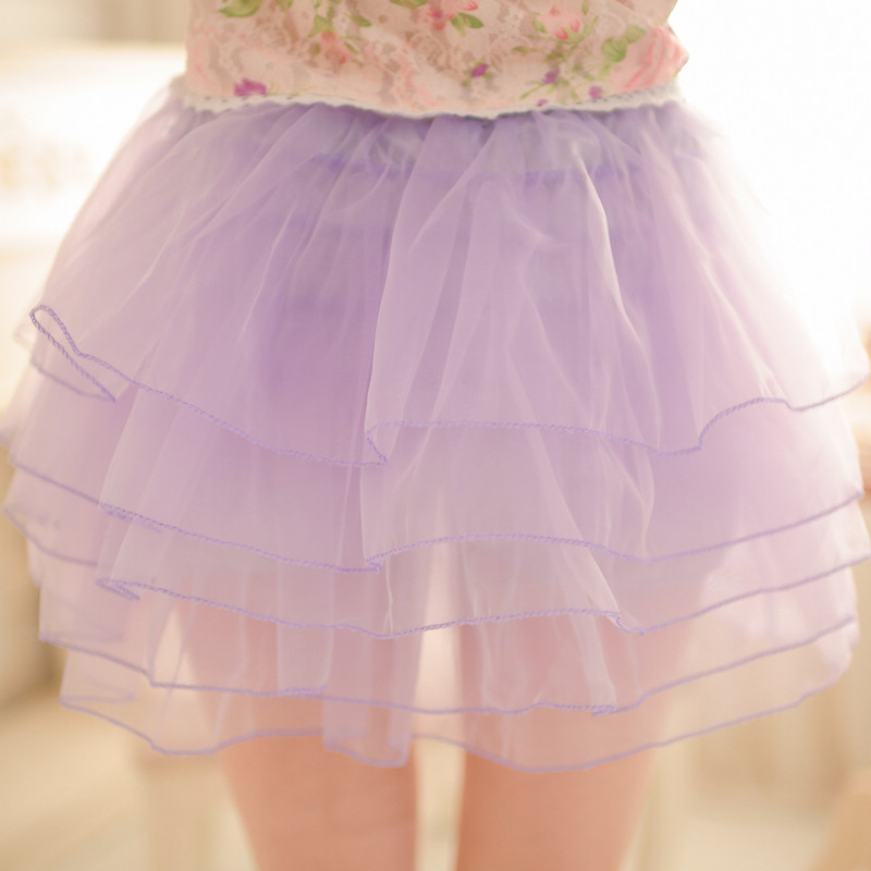 蓬蓬而起的裙子,是对美好的致敬,纱般的透明,透出大好心情.