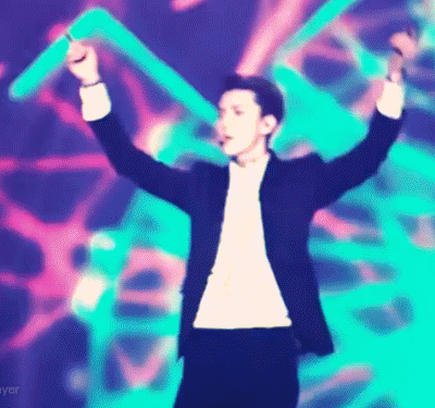 吴世勋# gif 扭胯的时候.cr:springboy