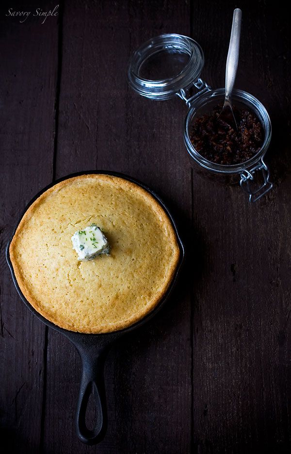 Skillet Cornbread with Bacon Jam and Chi…-堆