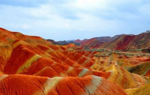 4,龙虎山:炼丹之处红崖显 5,资江一八角寨—崀山丹霞地貌:青峰赤壁