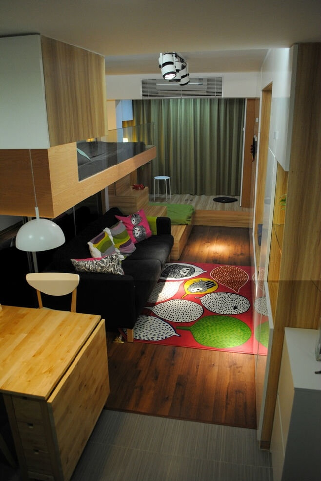 33平狭长户型一居室 小双层设计更省空间