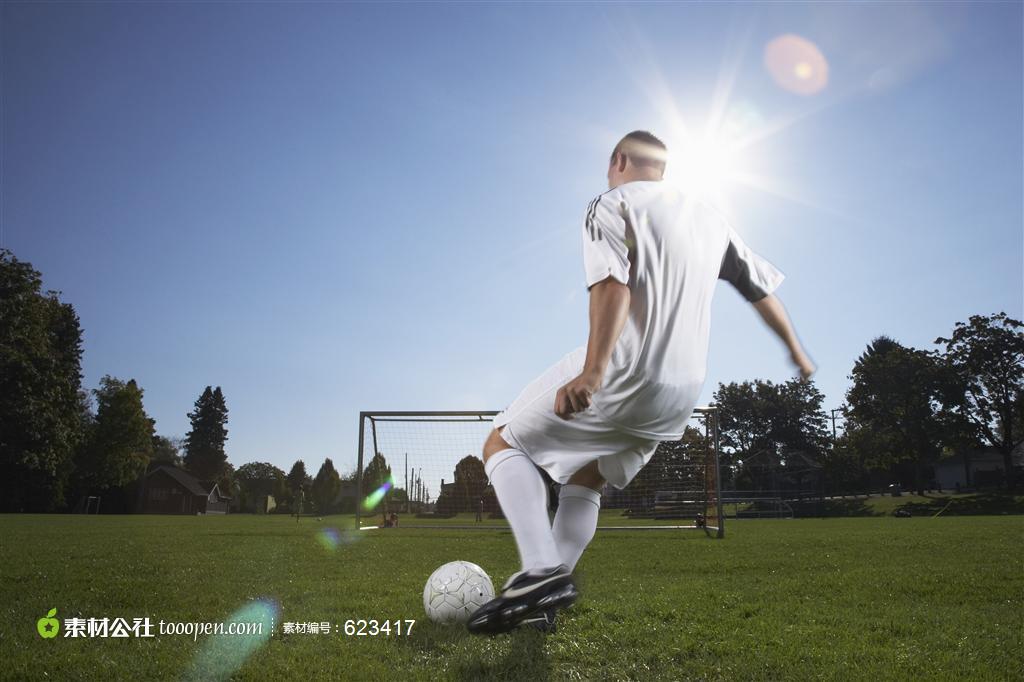 高清阳光下的足球运动图片摄影背景桌面壁纸图片素材