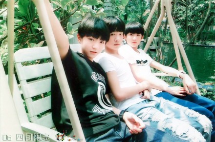 #十年一起走#就算受伤有我在你身旁,快乐是…