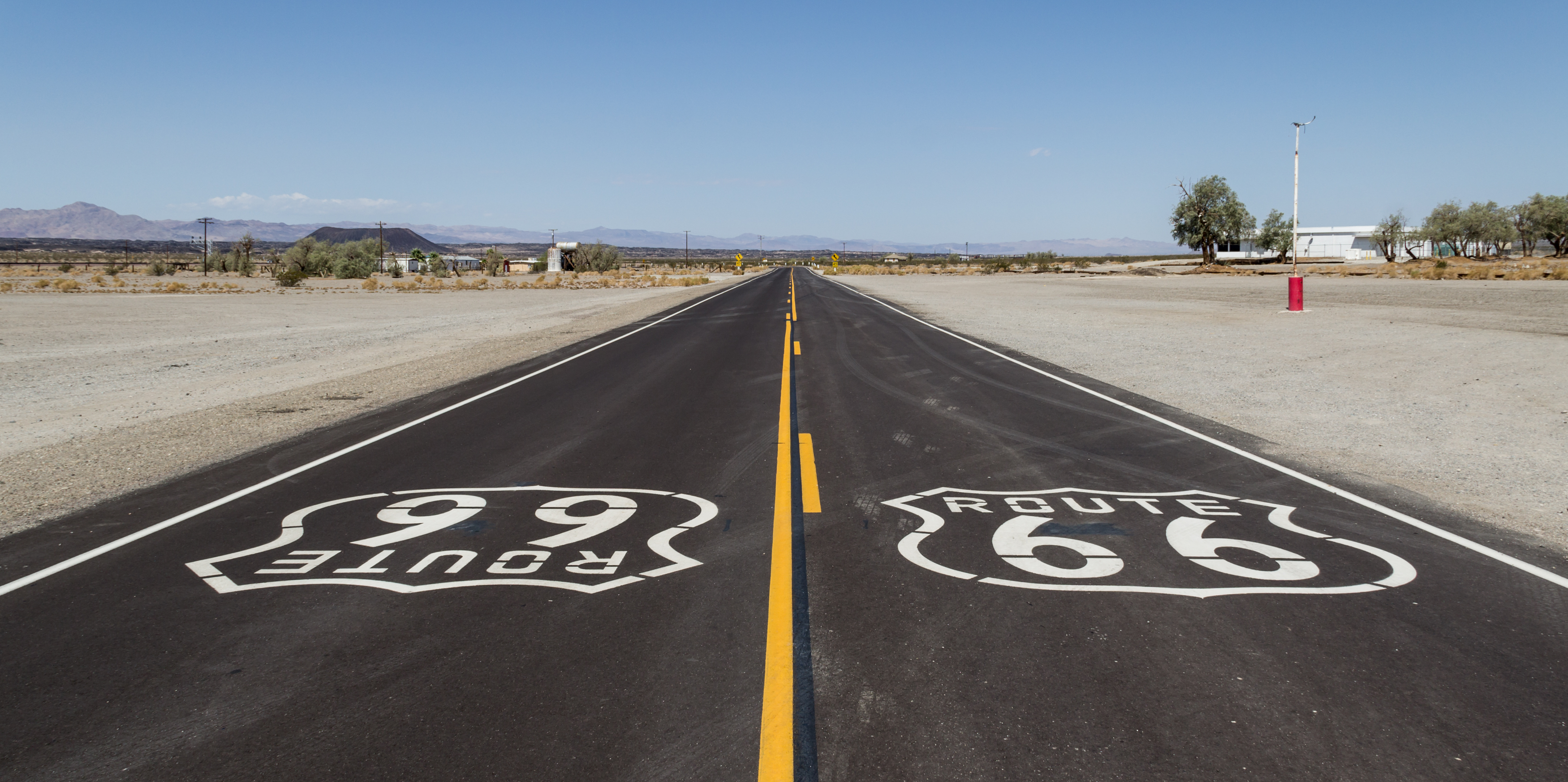 美国66号公路,是美国历史上主要的交通要道之一.