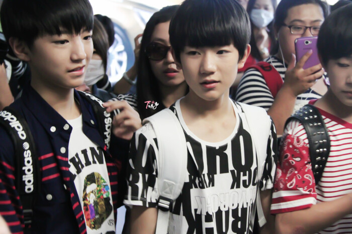 tfboys王源 王俊凯 易烊千玺 519重庆飞长沙03 cr-ttting__ 微笑 暖男