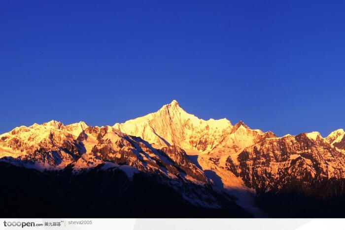 云南梅里雪山日照金山全景摄影背景桌面壁纸图片素材