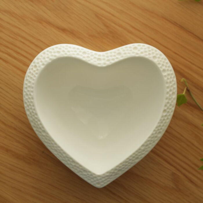 四月。爱心形状 浮雕陶瓷骨瓷水果碗 小碗 …-堆糖，美好生活研究所