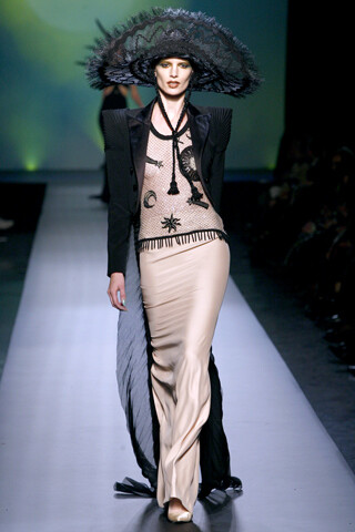 jean paul gaultier ss2010 couture本季gaultier完完全全走的是