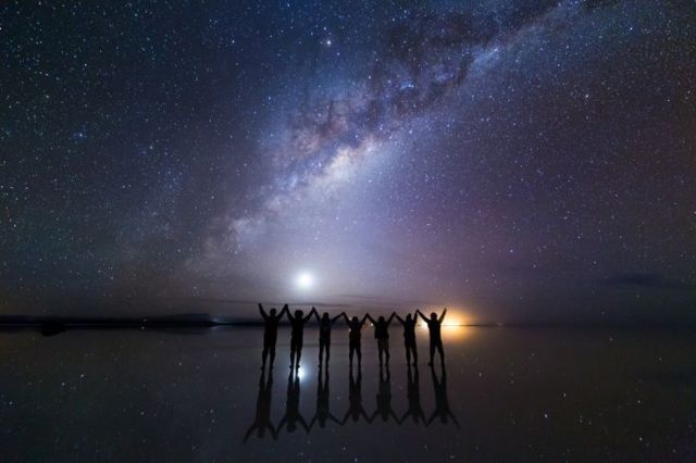 "天空之境"乌尤尼盐湖的夜空,星光璀璨天地再无界限.