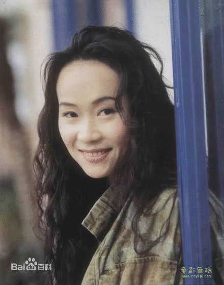 1982年,叶童在电影《烈火青春》担任女主角并获得金像奖最佳新人提名