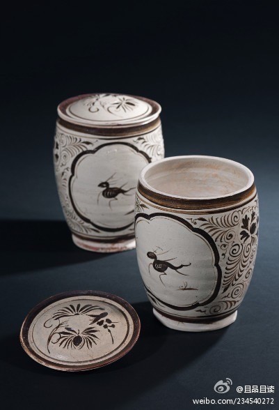 宋代吉州窑器物装饰手法极为丰富,此器所应用的"白釉彩绘"是在磁州窑
