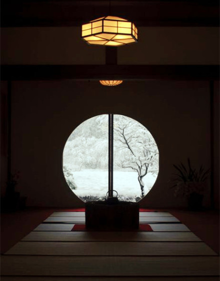 日本神奈川县镰仓市,明月院,四季轮回一窗…-堆