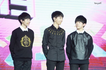 tfboys# #王俊凯##王源##易烊千玺#20141125腾讯视频v视界大会 三人