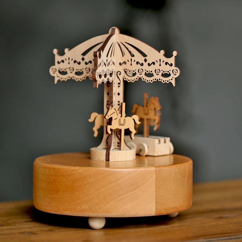 日本木质雕花音乐盒发条自动旋转木马创意生日圣诞礼物男女友
