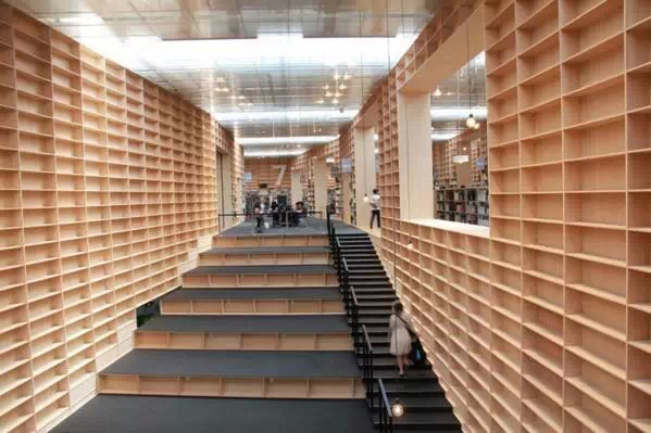 art university library 日本建筑师sou fujimoto 将这座图书馆设计成