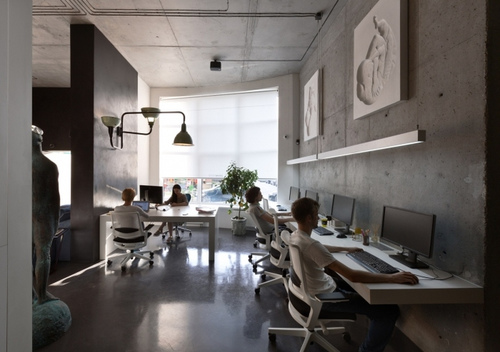 极简主义与阁楼元素:基辅makhno工作室办公空间设计(可爱的是那抹绿色