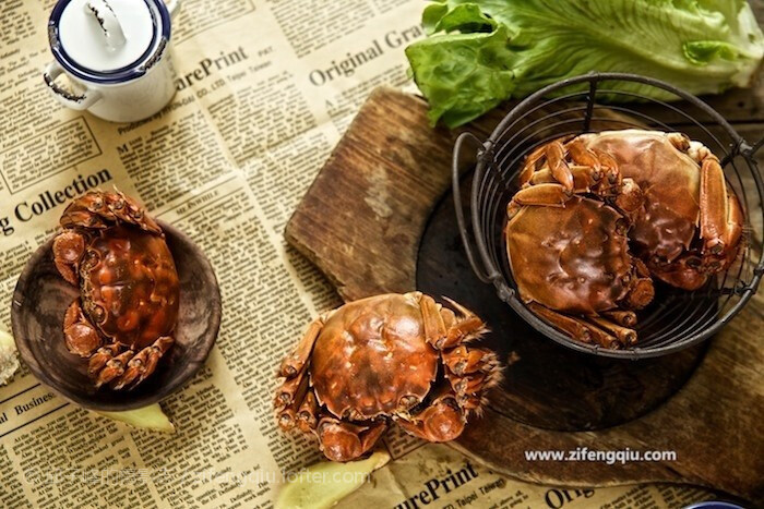 清蒸大闸蟹的特色:著名上海菜。