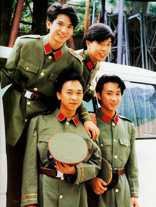 《真的beyond历史》和《追忆黄家驹》扫描
