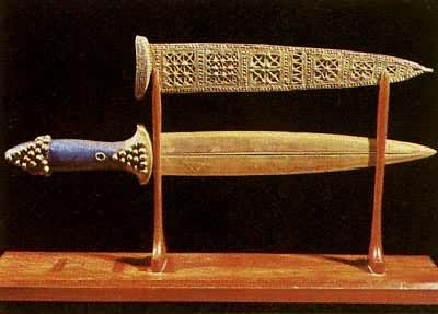 苏美尔人-阿卡得时代带青金石剑柄和黄金剑…
