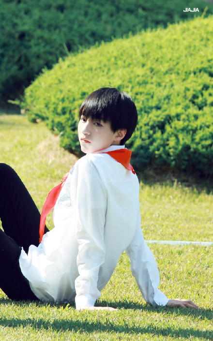 王俊凯##tfboys王俊凯# 阳光下的少年 美得说不出话来@tfboys-王俊凯