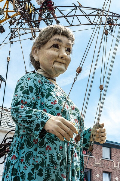 法国国宝级大型木偶剧团 royal de luxe,成立于1979年,总部设在法国