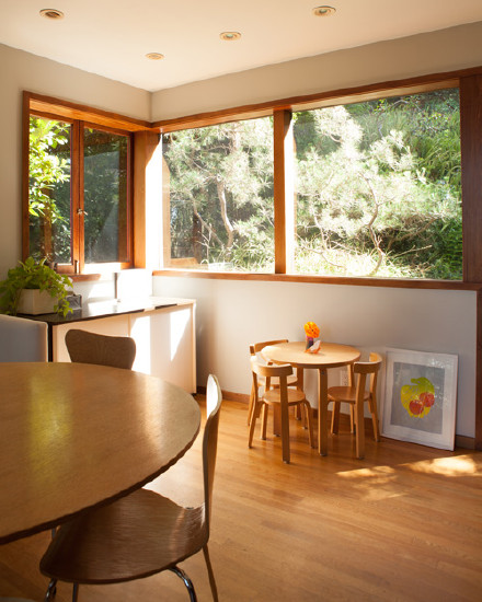 美好家居#设计师amy nathan的家,阳光从大玻璃窗户照进来,棉麻的布料