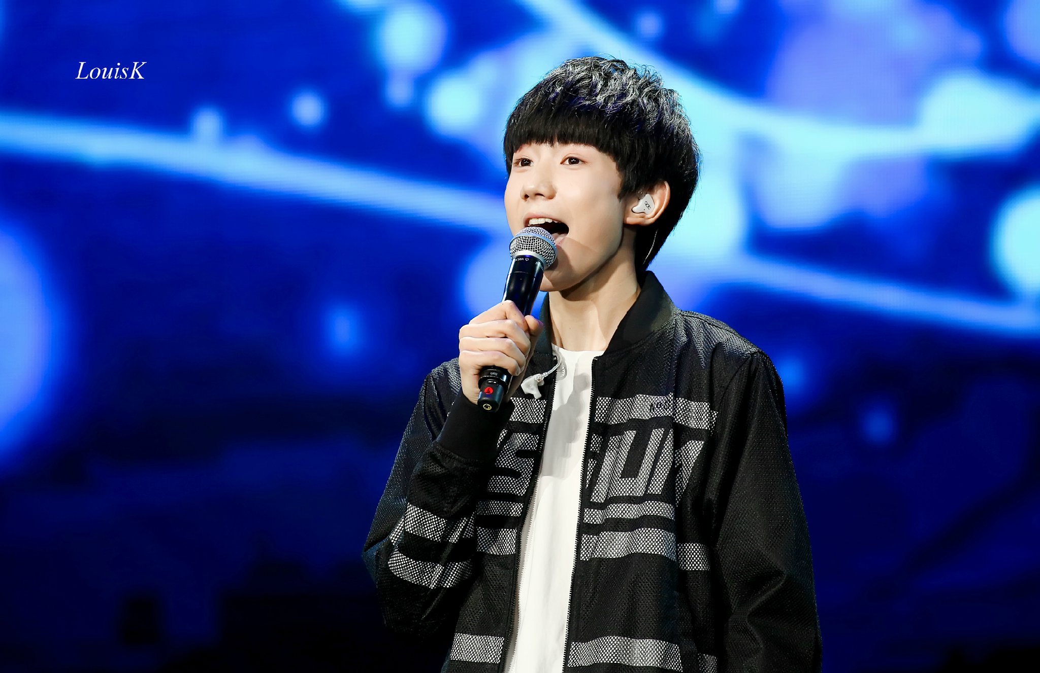 王源150815 tfboys fans time cr:louis凯公子|乖,不要吃话筒