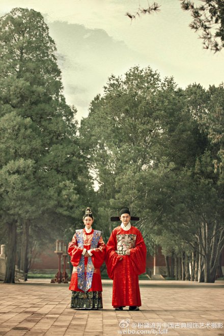 桃之夭夭, 灼灼其华。 之子于归, 宜其室…-堆糖