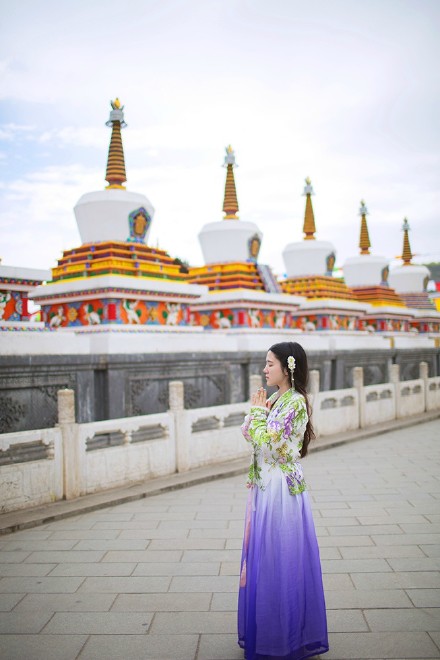 带着汉服去旅行# 带着青海湖畔的风,和黑马河粼粼的波光,穿过茶卡