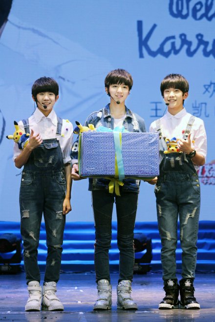 tfboys少年说# #听加油少年说# 今天是个好日子发电图来庆祝下k少年