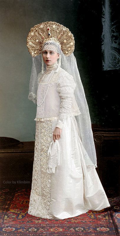 1903年,俄国最后的沙皇--尼古拉二世举办的豪华舞会.